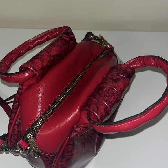Patricia Nash etched roses collection, Crossbody bag, gorgeous red design, new - Picture 11 of 13